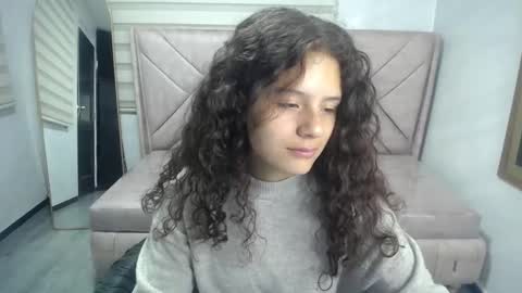 velvet_moon_v online show from 09.29.25