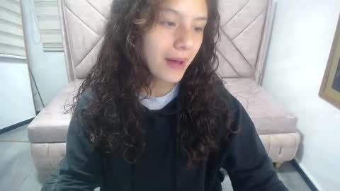 velvet_moon_v online show from 09.30.25