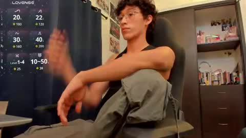 Snapshot of velvet_skyn chatting on 06.16.26 juansito online show from 06.16.26