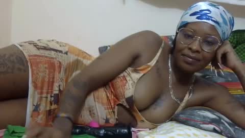 Snapshot of velvet_temptress chatting on 02.02.25 velvet online show from 02.02.25