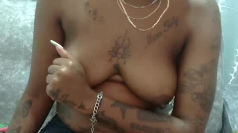 Snapshot of velvet_temptress chatting on 03.12.25 velvet online show from 03.12.25