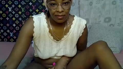 Snapshot of velvet_temptress chatting on 09.17.25 velvet online show from 09.17.25