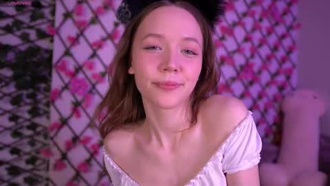 Snapshot of velvet_vice chatting on 11.06.25 Polly online show from 11.06.25