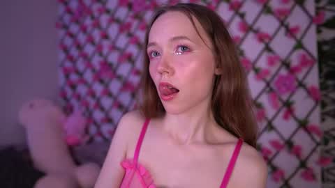 Snapshot of velvet_vice chatting on 11.10.25 Polly online show from 11.10.25