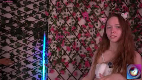 Snapshot of velvet_vice chatting on 11.27.25 Polly online show from 11.27.25