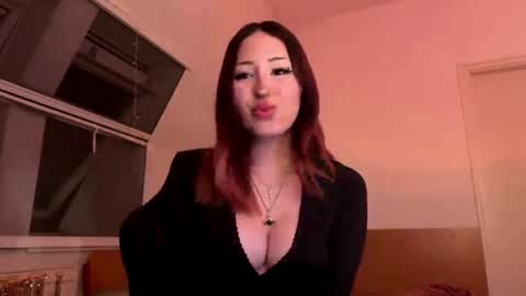 Snapshot of velvetfizz chatting on 06.01.26 Sophie online show from 06.01.26