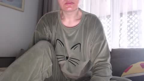 velvetmoon123 online show from 11.26.25