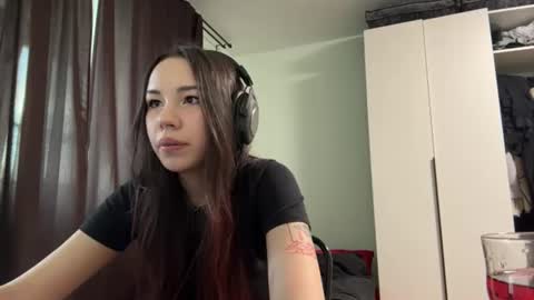Snapshot of venessasatterwhite chatting on 06.21.26 Milla online show from 06.21.26