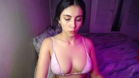 Snapshot of venus_starmodel chatting on 02.04.25 Venus online show from 02.04.25