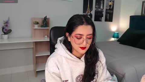 Snapshot of venus_steffen chatting on 09.09.25 Mia online show from 09.09.25