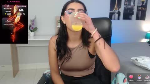 Snapshot of venus_steffen chatting on 09.10.25 Mia online show from 09.10.25