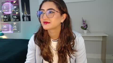 Snapshot of venus_steffen chatting on 09.20.25 Mia online show from 09.20.25