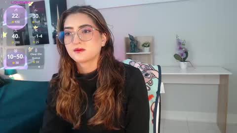 Snapshot of venus_steffen chatting on 09.23.25 Mia online show from 09.23.25