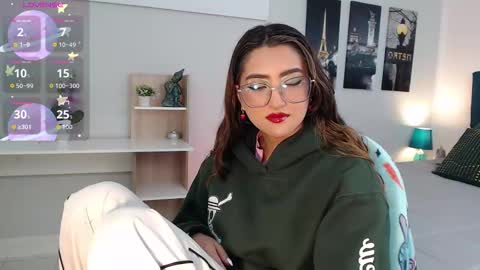 Snapshot of venus_steffen chatting on 10.02.25 Mia online show from 10.02.25