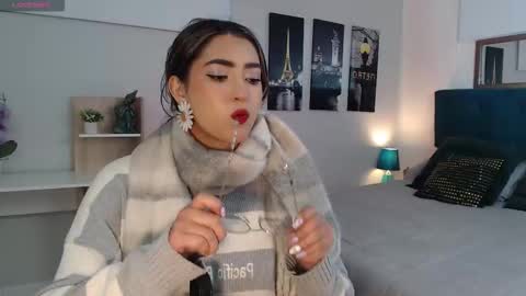 Snapshot of venus_steffen chatting on 10.06.25 Mia online show from 10.06.25