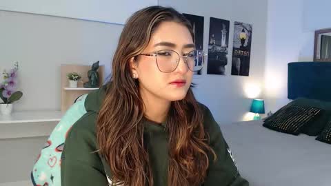 Snapshot of venus_steffen chatting on 10.14.25 Mia online show from 10.14.25