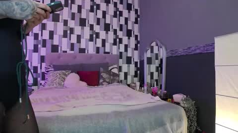 Snapshot of venusinylons chatting on 12.15.25 venusinylons online show from 12.15.25