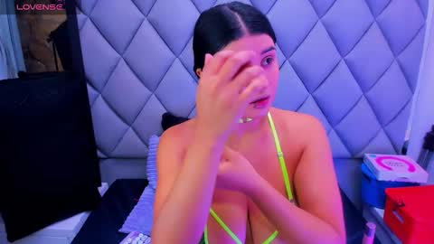 Venusowen  online show from 11.27.25