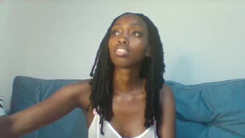 Snapshot of verabright chatting on 09.22.25 verabright online show from 09.22.25