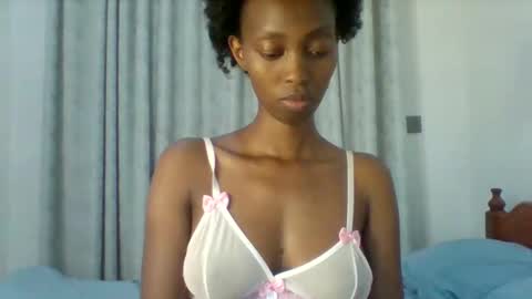 Snapshot of verabright chatting on 10.18.25 verabright online show from 10.18.25