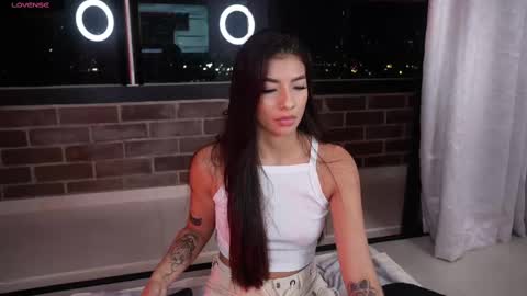 Snapshot of vero_cam chatting on 02.19.25 vero_cam online show from 02.19.25