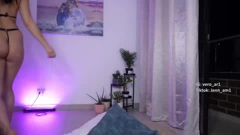 Snapshot of vero_cam chatting on 11.14.25 vero_cam online show from 11.14.25