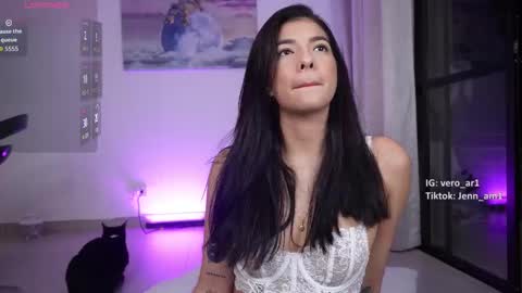 Snapshot of vero_cam chatting on 11.20.25 vero_cam online show from 11.20.25