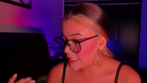 Snapshot of veronicabrown_xxx chatting on 03.23.26 Vero online show from 03.23.26