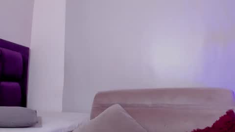 Veronica Gills online show from 01.23.25