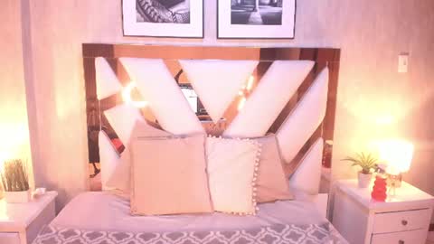 Snapshot of veronnica_fox chatting on 06.25.26 Veronica online show from 06.25.26