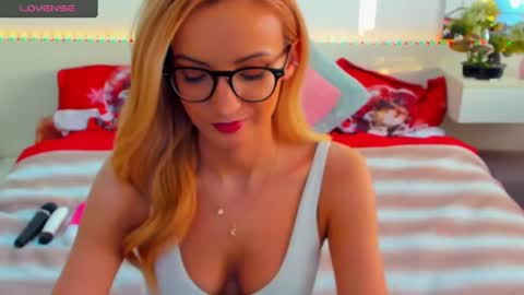 Snapshot of verrasweet4u chatting on 02.22.25 VerraSweet4u online show from 02.22.25