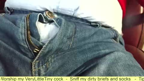 Snapshot of verylittletiny chatting on 10.26.25 Erik online show from 10.26.25