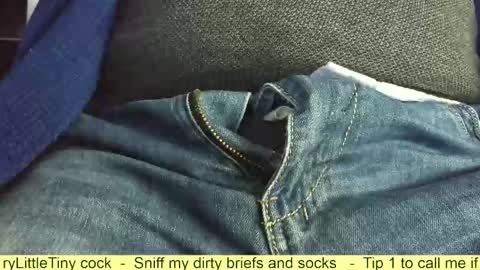 Snapshot of verylittletiny chatting on 11.05.25 Erik online show from 11.05.25