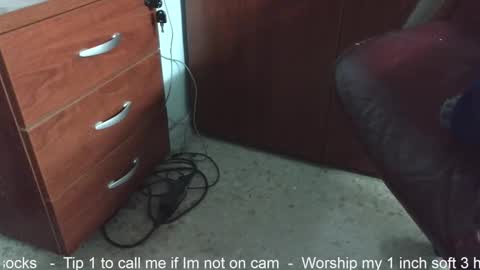 Snapshot of verylittletiny chatting on 11.24.25 Erik online show from 11.24.25