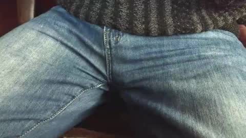 Snapshot of verylittletiny chatting on 12.01.25 Erik online show from 12.01.25