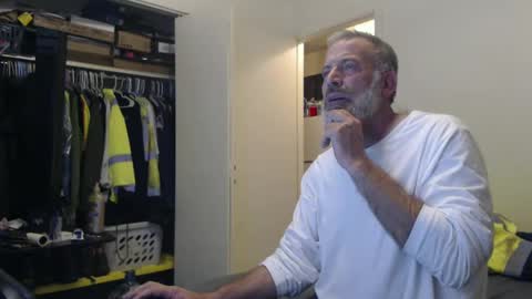 hairy man online show from 02.02.25