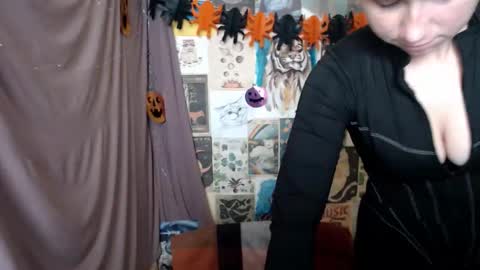 veryveryvery_shy online show from 10.28.25