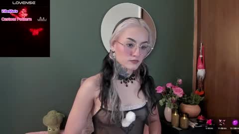 Snapshot of vesiagomez chatting on 04.08.26 natalia gomez online show from 04.08.26