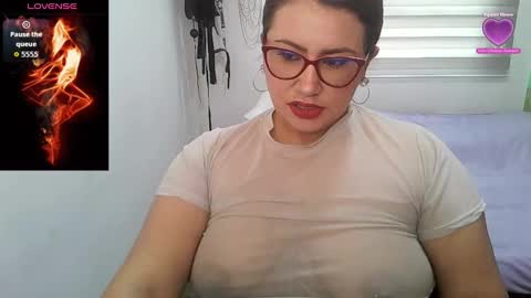Snapshot of vesper_vixen chatting on 09.18.25 Vesper Vixen online show from 09.18.25