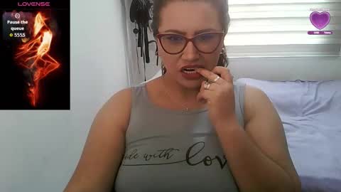 Snapshot of vesper_vixen chatting on 09.19.25 Vesper Vixen online show from 09.19.25