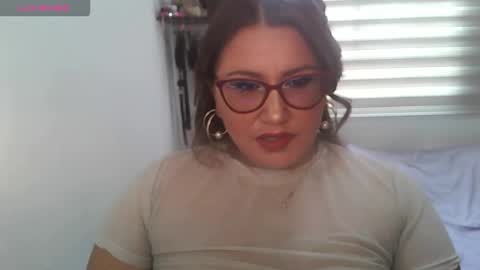 Snapshot of vesper_vixen chatting on 10.01.25 Vesper Vixen online show from 10.01.25
