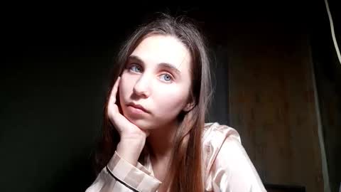 Snapshot of vesperlyn chatting on 11.30.25 Dasha online show from 11.30.25