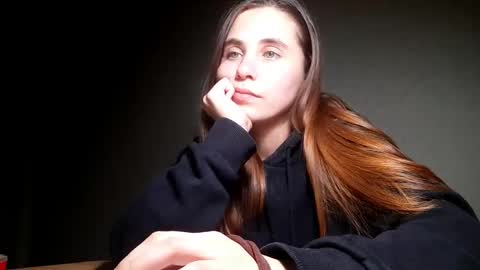 Snapshot of vesperlyn chatting on 12.16.25 Dasha online show from 12.16.25