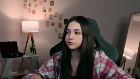 Snapshot of vexorin chatting on 12.04.25 Rachel online show from 12.04.25