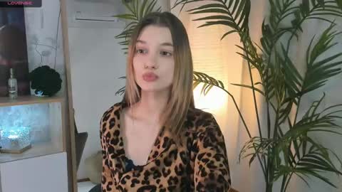 Snapshot of vibes_of_joy chatting on 03.07.25 Mikky online show from 03.07.25