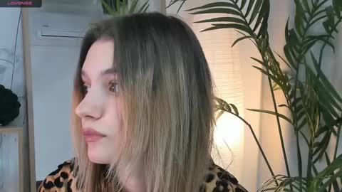 Snapshot of vibes_of_joy chatting on 03.07.25 Mikky online show from 03.07.25