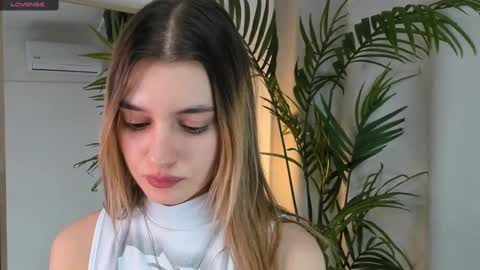 Snapshot of vibes_of_joy chatting on 03.10.25 Mikky online show from 03.10.25