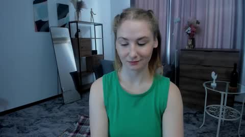 Snapshot of vibes_of_joy chatting on 10.03.25 Mikky online show from 10.03.25