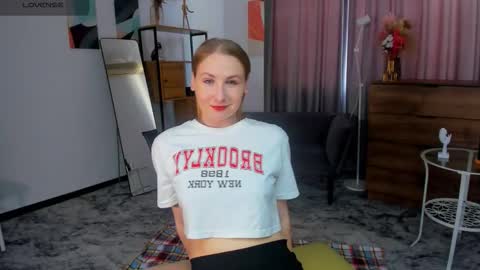 Snapshot of vibes_of_joy chatting on 10.04.25 Mikky online show from 10.04.25