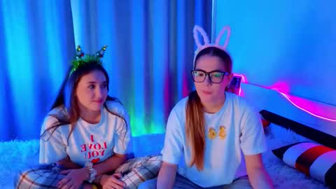 Snapshot of vickipratt chatting on 12.20.25 Stacy Charlotte Lolaon keyboard online show from 12.20.25